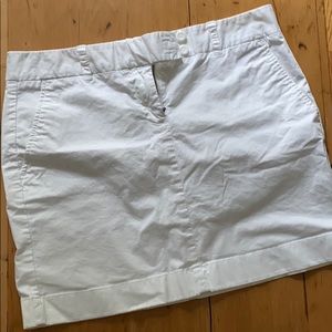 White cotton Vineyard Vines mini skirt